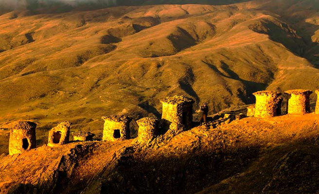 Route to Manu- Chullpas de Ninamarca