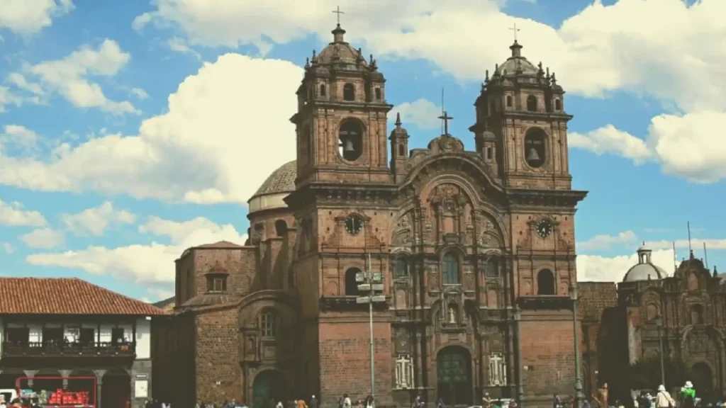 Cusco Travel Guide.Church of the Society of Jesus overlooking the Plaza de Armas in Cusco, Peru